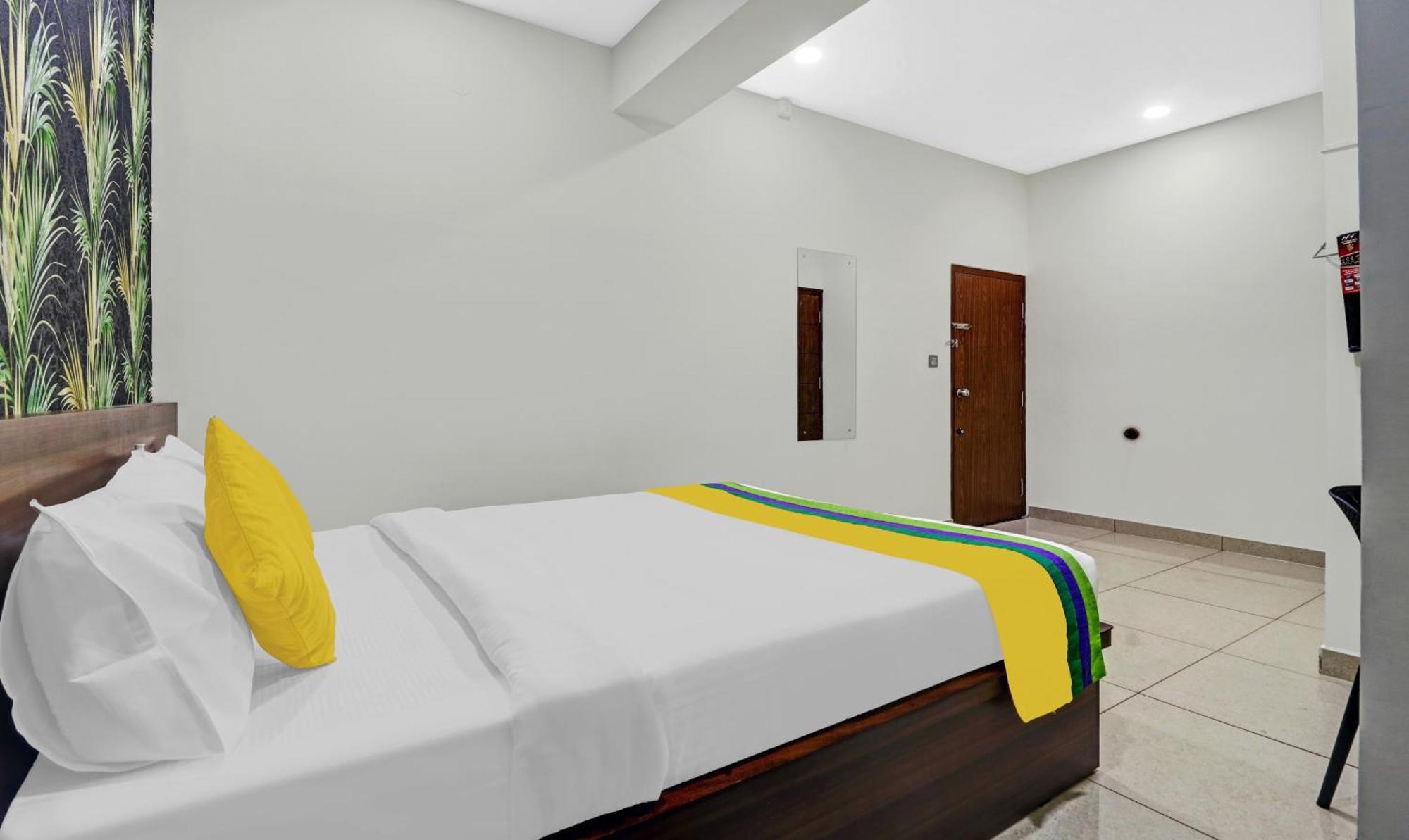 Hotel Nrm Residency Mysore Buitenkant foto